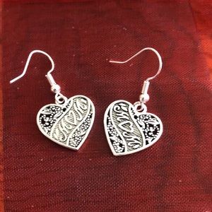 Mom heart ❤️ earrings
